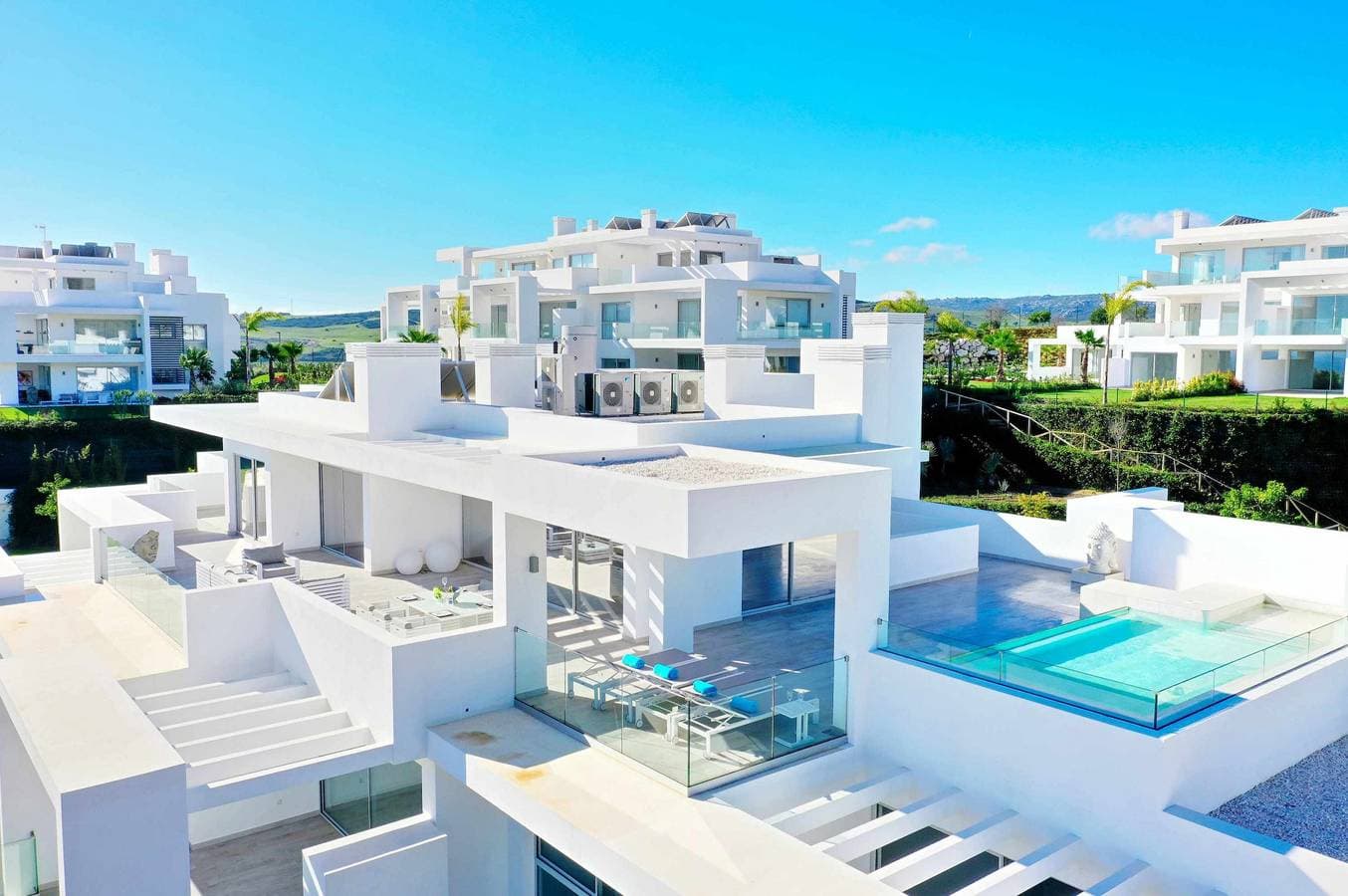 2288 Luxury Penthouse with Private Rooftop Pool 1