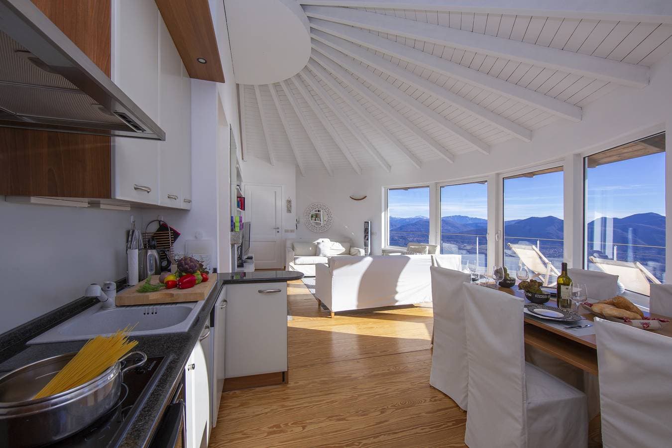 Foto 5 von 20: The Perfect View in a Premeno Penthouse