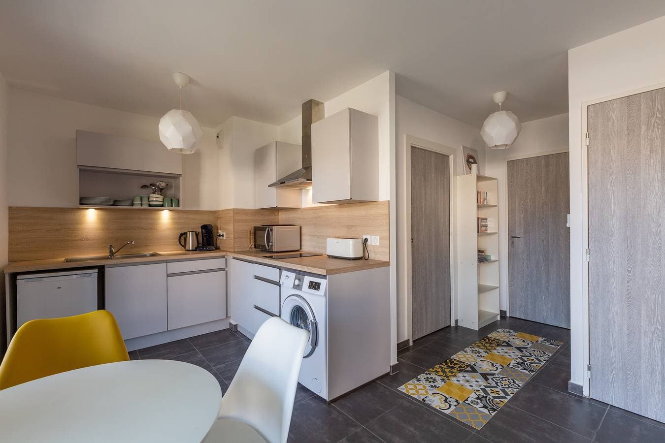 Foto 6 von 21: Großes Studio am Seeufer mit Bergblick, Terrasse und WLAN