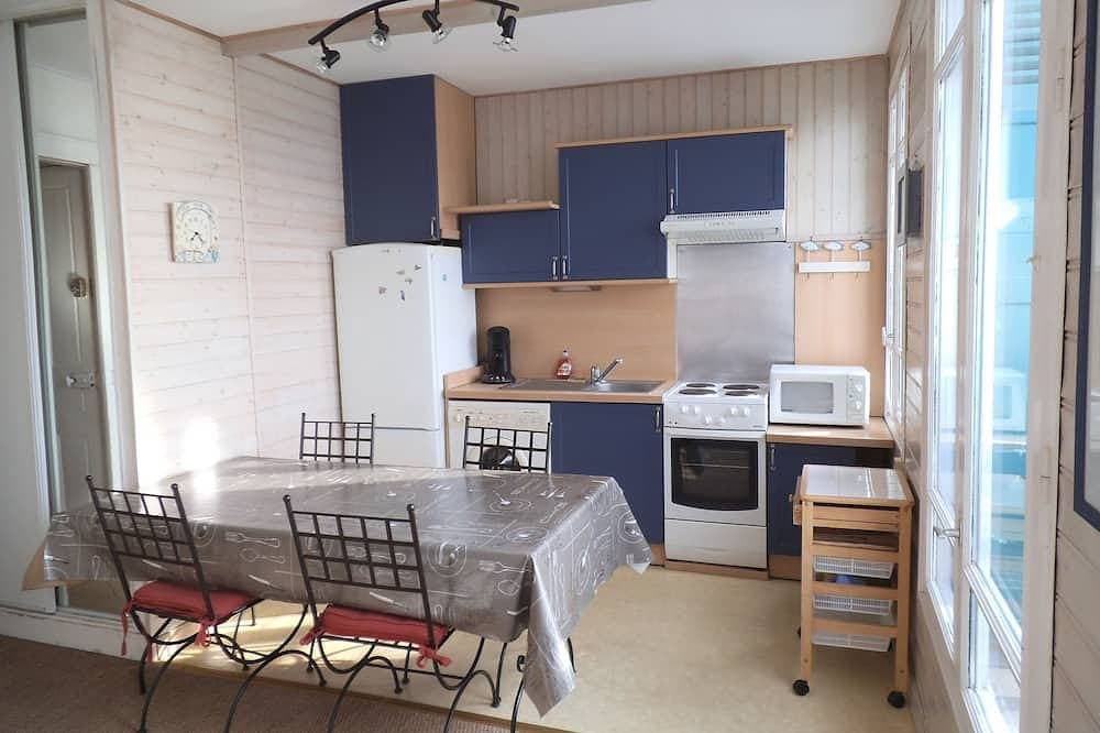 Foto 9 von 13: Das Boot Helle Wohnung mit Blick auf das Meer und den Strand