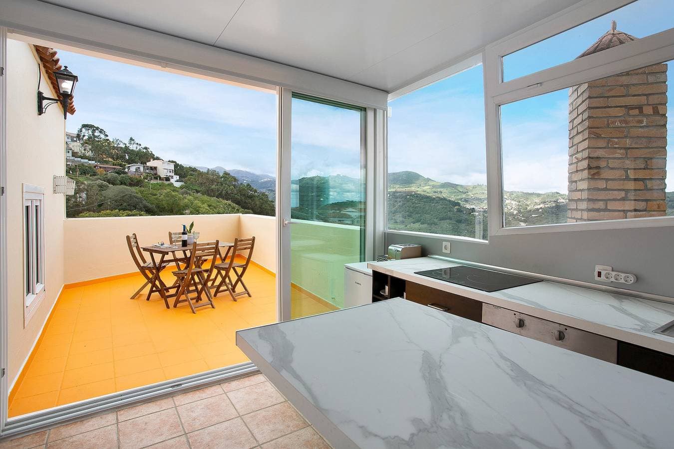 Foto 6 von 29: Ferienwohnung "Carmelo Y Carmela 6" mit Bergblick, privater Terrasse und WLAN