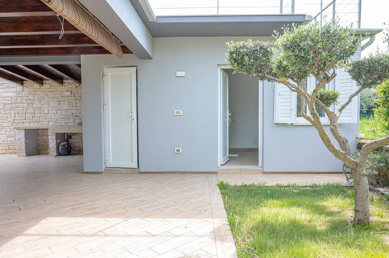 Foto 6 von 30: Peroj Terrace House by the sea