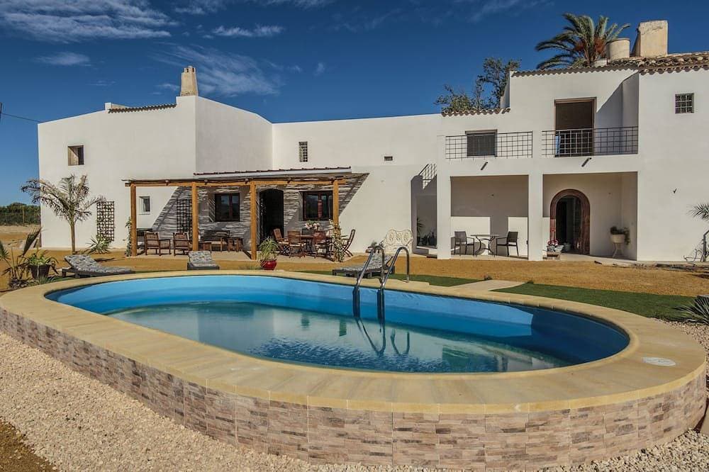 Tranquil rural Villa sleeps 5, Exclusive Private Pool, great views, close to sea 1