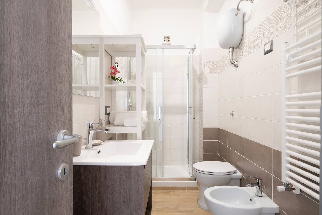 Foto 11 von 21: Doppelzimmer mit privatem Bad und Panoramaterrasse