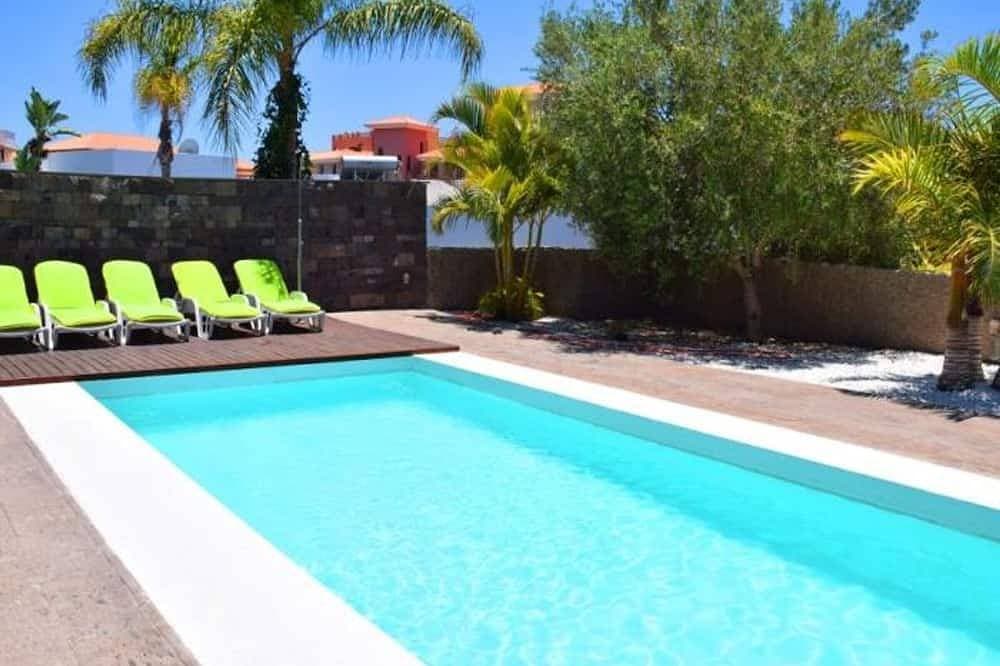 Luxusvilla in El Duque mit beheiztem Privatpool 1