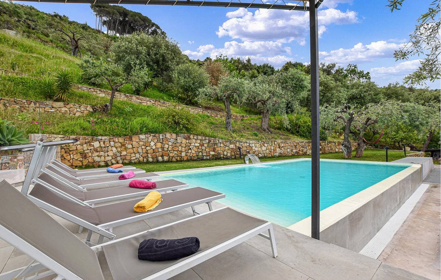 Foto 12 von 35: Apartment mit Meerblick, Pool, WLAN und Terrasse – nur wenige Schritte vom Strand entfernt