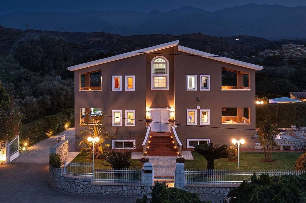 Foto 9 von 30: Villa Clio, with Mountain view