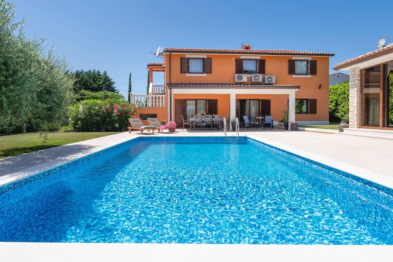 House Herceg 1