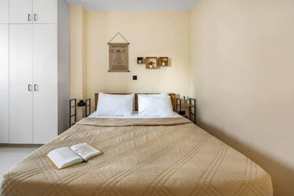 Foto 4 von 28: 74 Prokymea - Steps from the Sea, Downtown