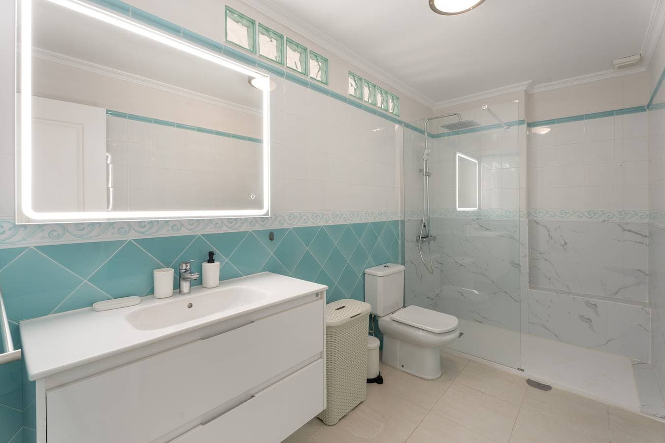 Foto 12 von 28: Ferienwohnung 'Ático Bellavista Alcalá' mit Privatterrasse und WLAN
