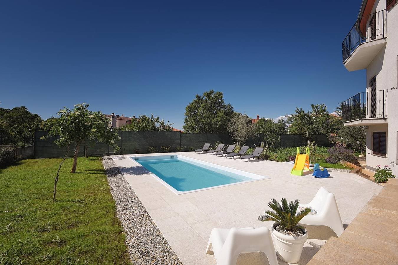 Neu renovierte Ferienwohnung mit Klima, WLAN, Waschmaschine, Tischfußball, Grill, Fahrräder und eine... 1