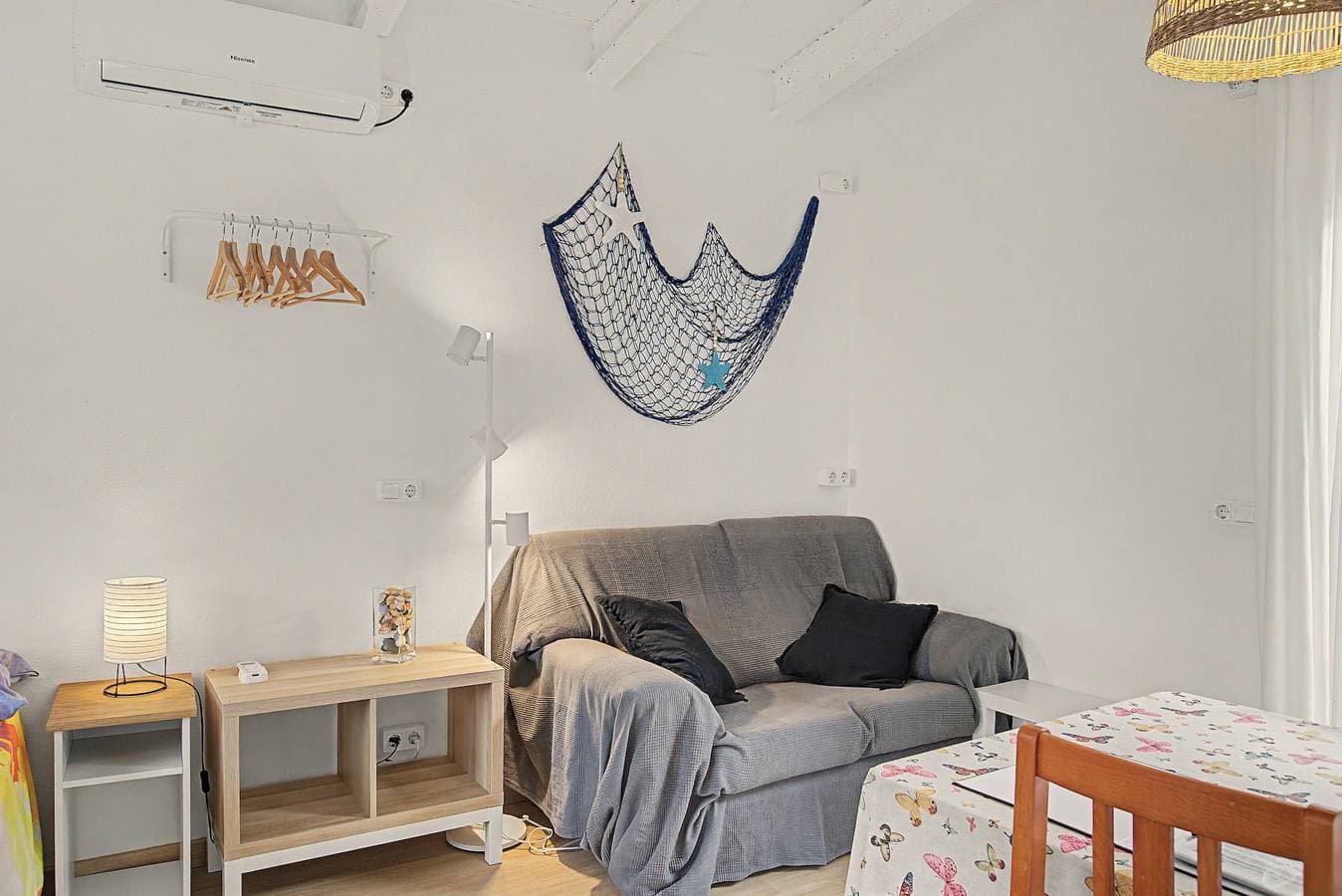 Foto 2 von 22: Apartment 'Loft Antic Plankton - Masos De Pals' mit Bergblick, WLAN und Klimaanlage