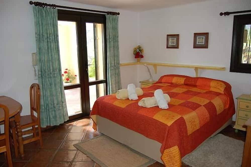 Foto 2 von 26: Abgeschiedene Villa mit Panoramablick, privatem beheiztem Pool und kostenlosem Internet.