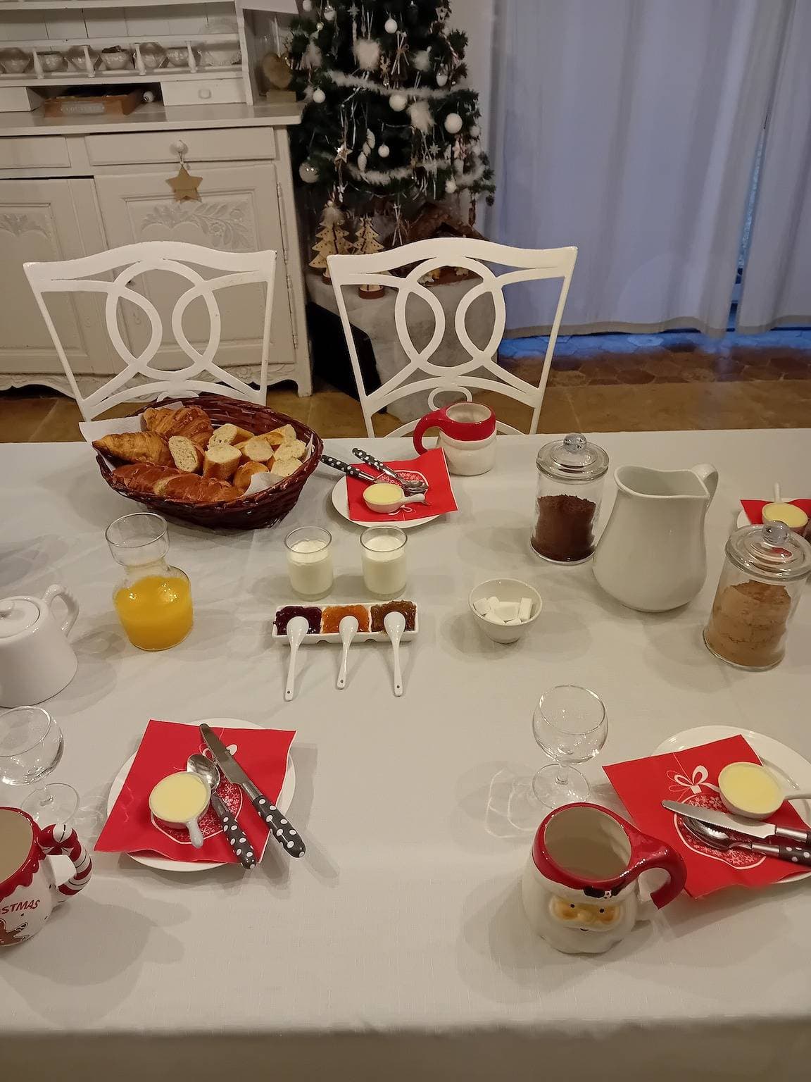 Foto 11 von 26: Bed & Breakfast „Chambre Bohème“ mit privater Terrasse, WLAN und Klimaanlage