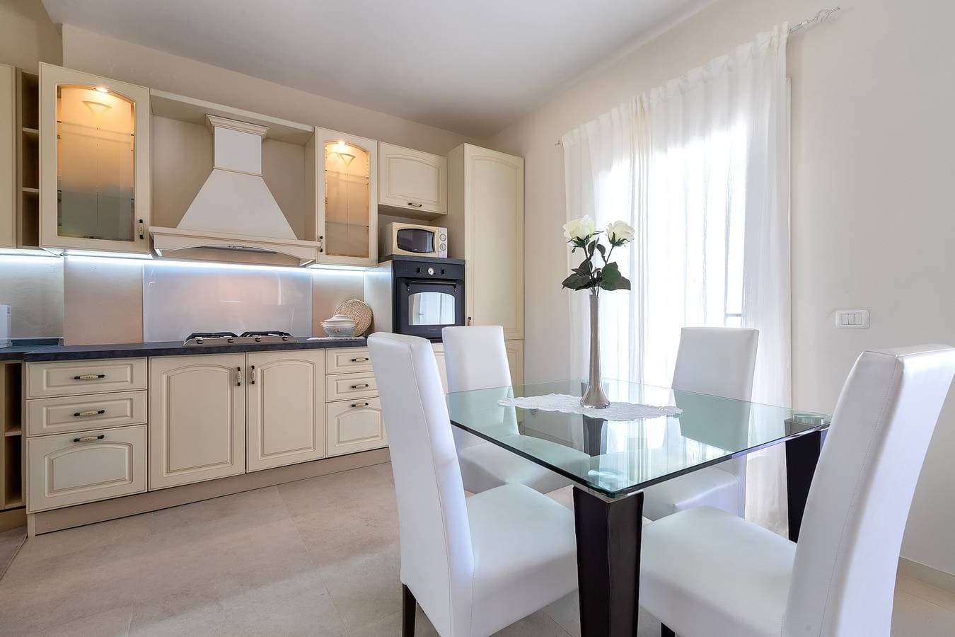 Foto 11 von 32: Ferienhaus 'Flora Sea View' mit Meerblick, WLAN und Klimaanlage