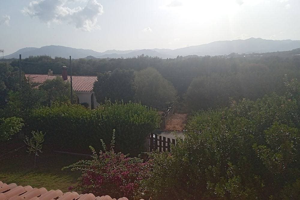 Villa bifamiliare con giardino  con tre camere da letto a 300 Mt dalla spiaggia 1