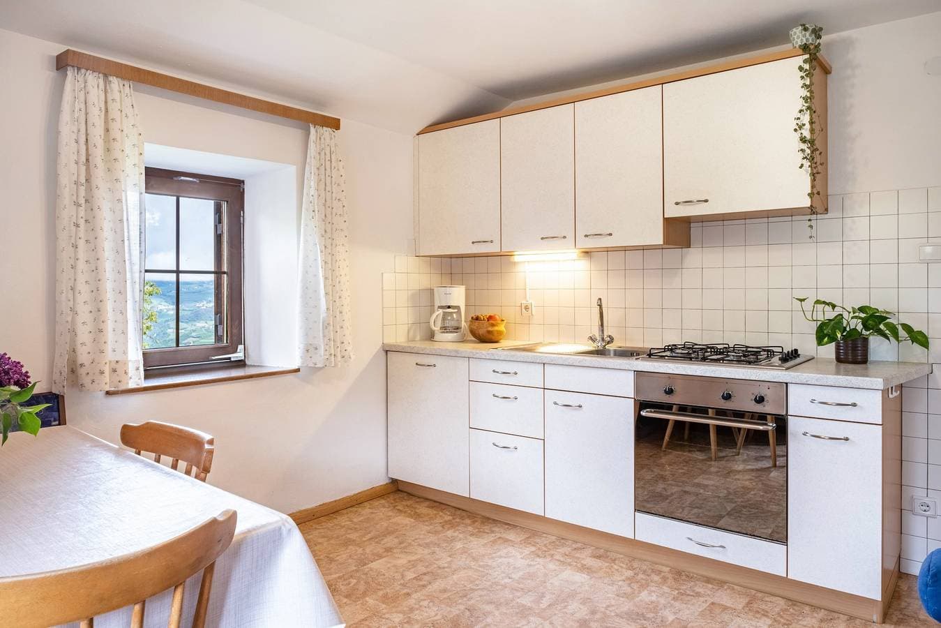 Foto 10 von 31: Ferienwohnung 'Stablerhof - Löwenzahn' mit Bergblick, Garten und WLAN