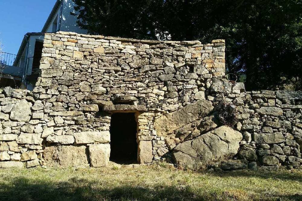 Foto 13 von 24: Villa mit Pool auf einem großen Waldgrundstück ohne Aussicht