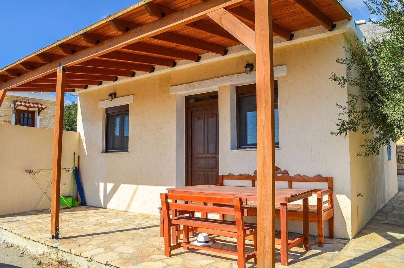 Ferienhaus im Grünen mit Pool, nahe zum Meer, Wifi | Triopetra, Kreta 1
