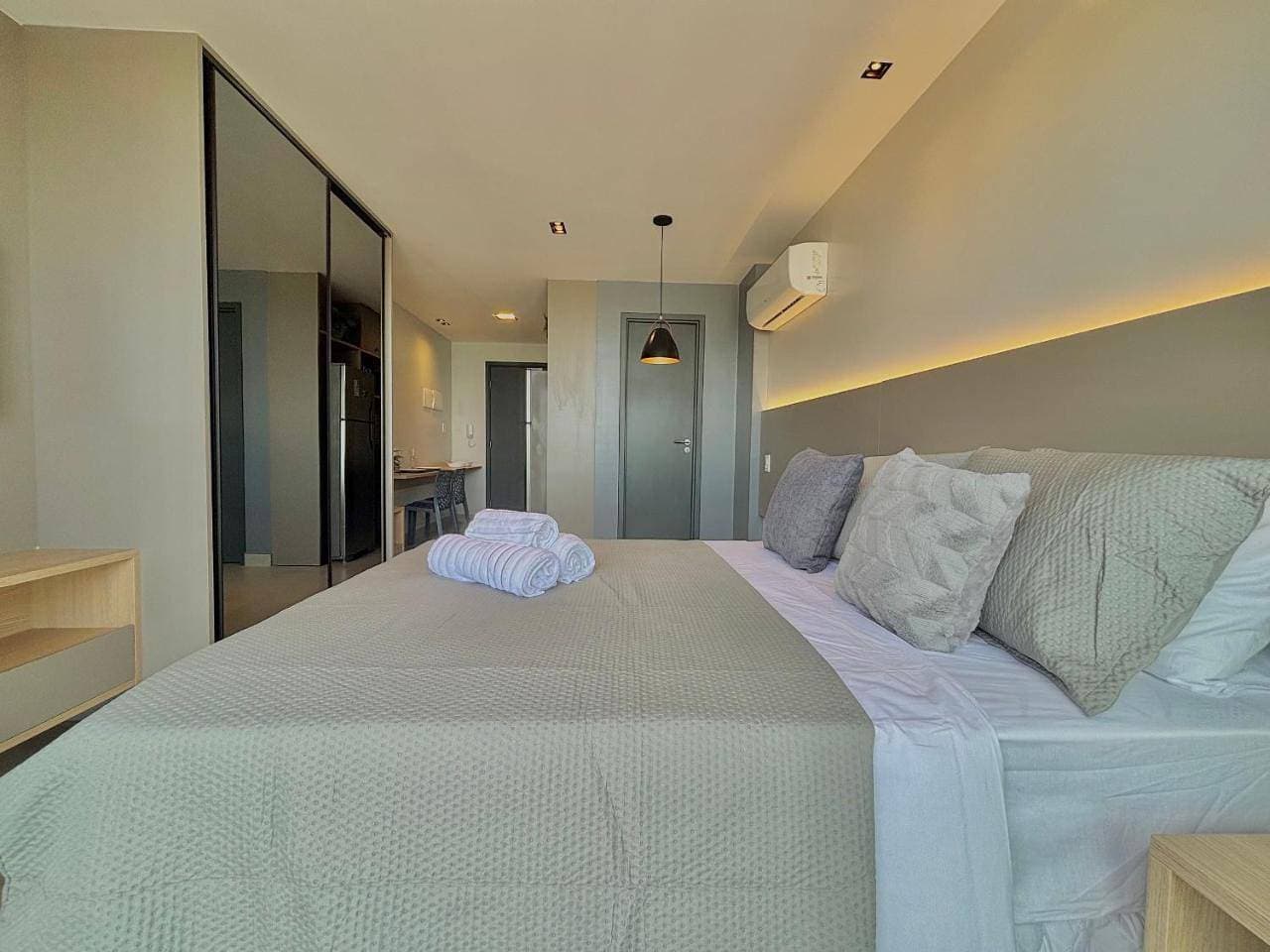 Foto 7 von 10: One-Bedroom Apartment with Balcony and Water View