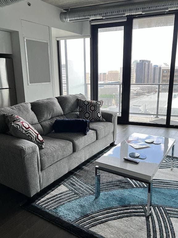 Foto 10 von 13: Executive Luxury 2 bed Spacious Downtown WIFI laundry