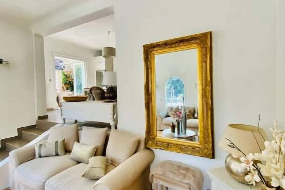 Foto 13 von 30: Charming House 4 bedrooms 3  bathrooms with pool near Valbonne