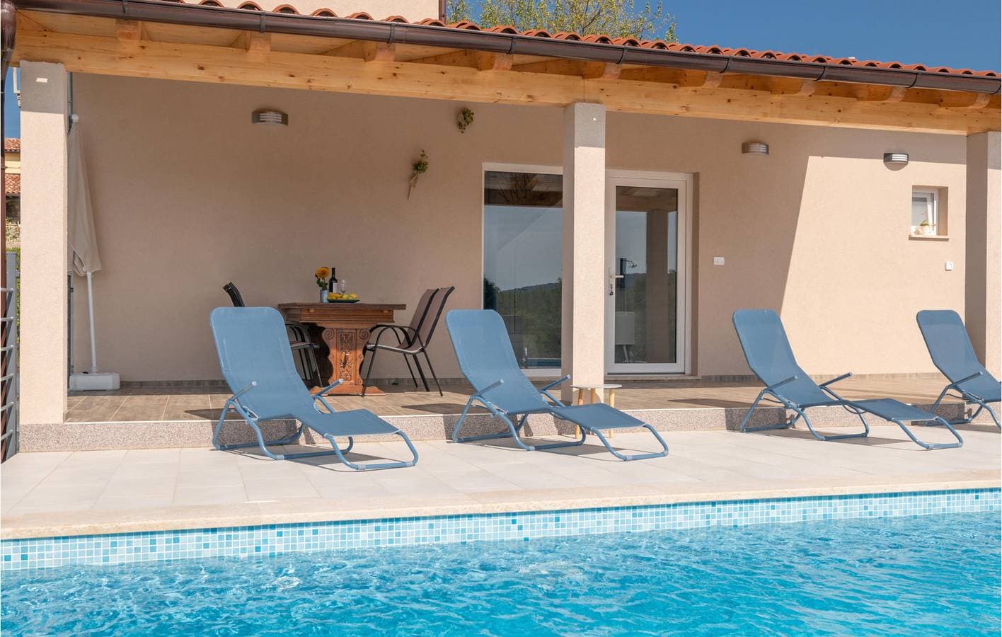 Foto 12 von 31: Charmante Ferienwohnung mit Pool und Terrasse, 2,5 km vom Fluss Raša entfernt