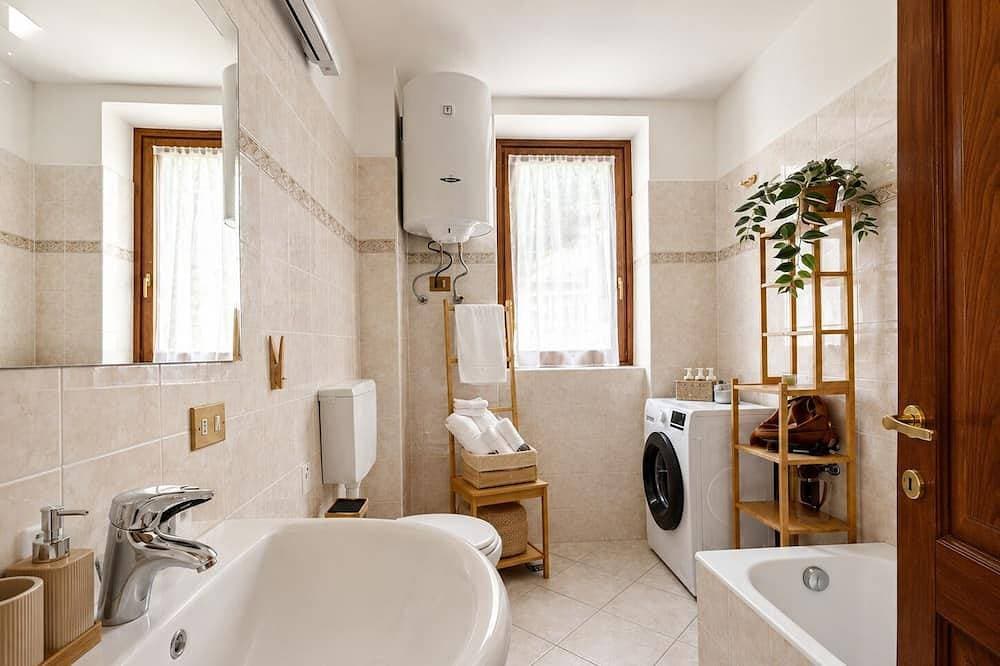 Foto 7 von 11: A cozy mountain home for couples and families, surrounded by nature, relaxation, and hiking