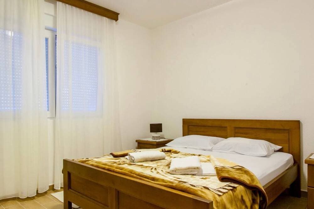 Foto 2 von 19: Ljubica Two - Schlafzimmer-Apartment mit Terrasse