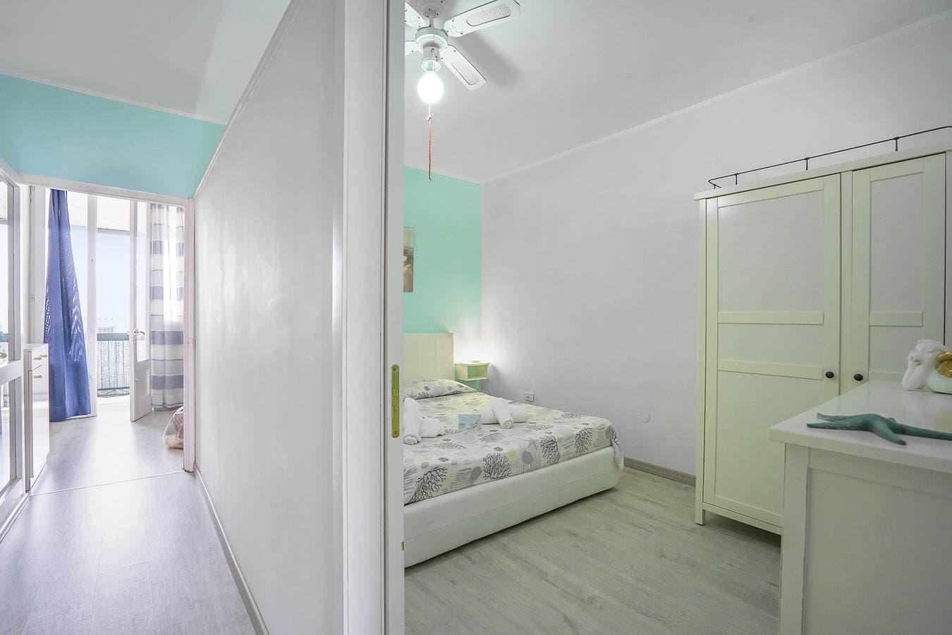 Foto 10 von 20: Riva Di Mare Apartment with Balcony Near The Sea