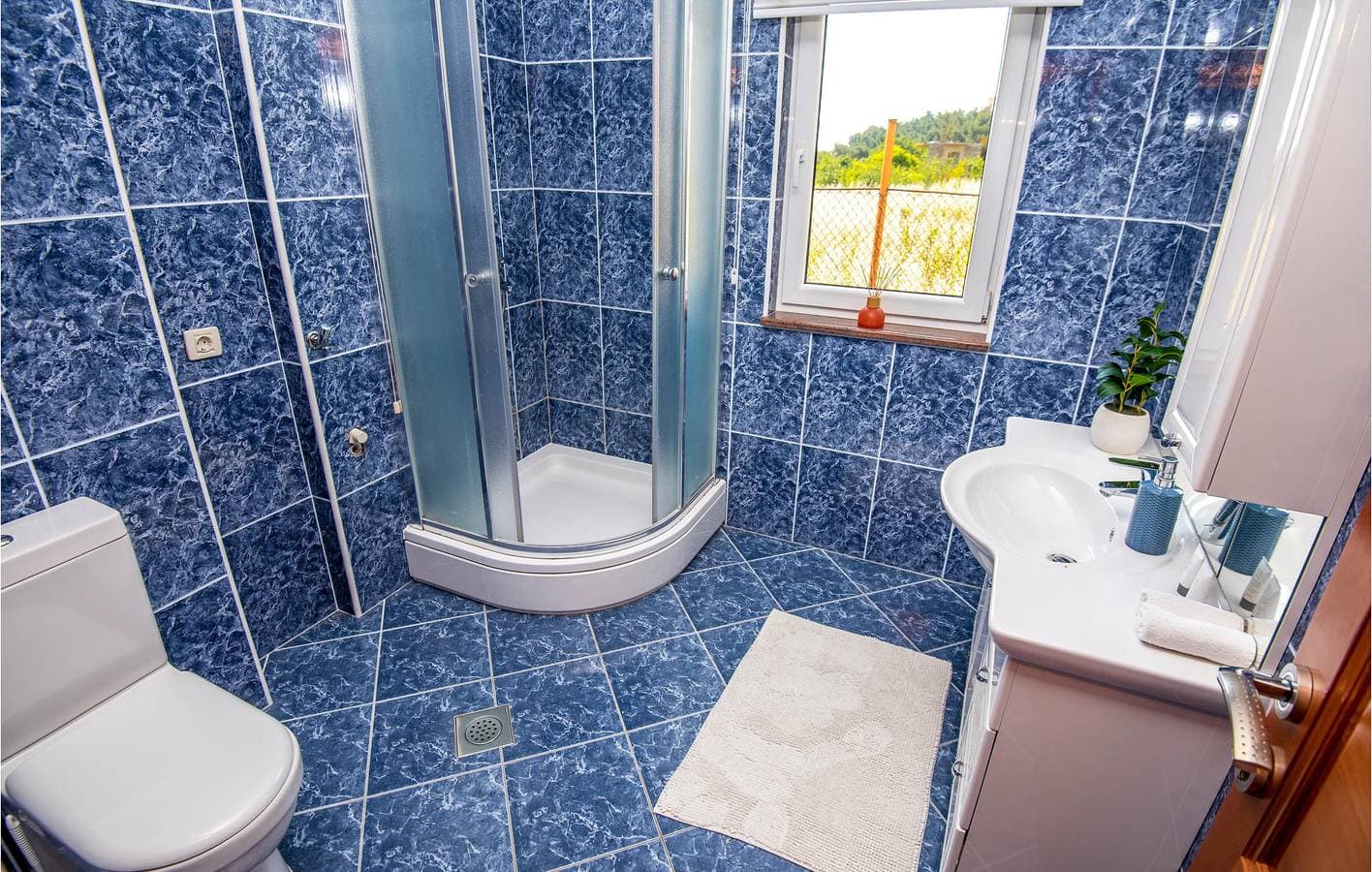 Foto 5 von 16: Gemütliche Ferienwohnung mit Terrasse, WLAN und Parkplatz, 1 km vom Strand entfernt