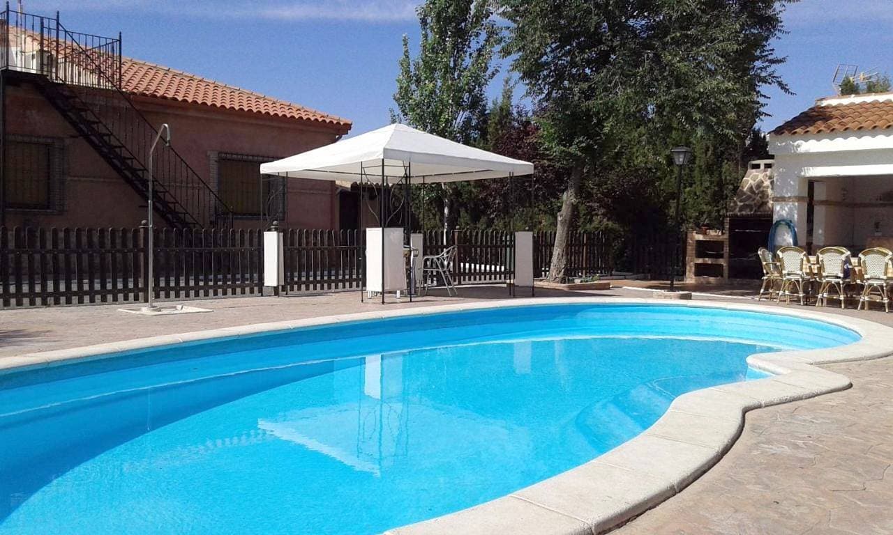 Casa rural con piscina y pista de padel - Casa de Pacas 1