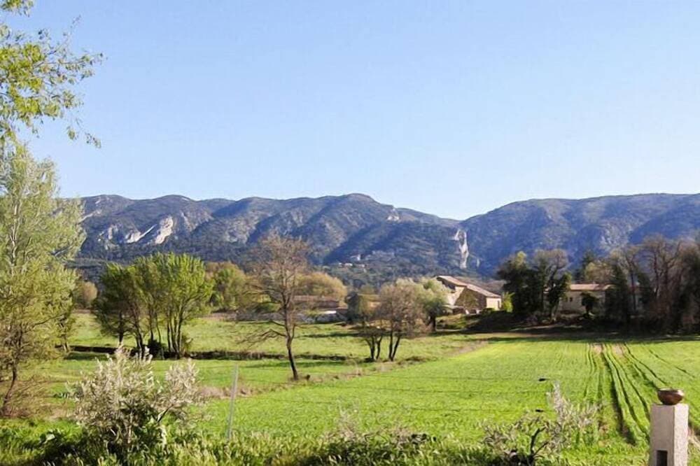 Foto 11 von 19: Landhaus mit Blick auf den Luberon und das Dorf Oppède Alt