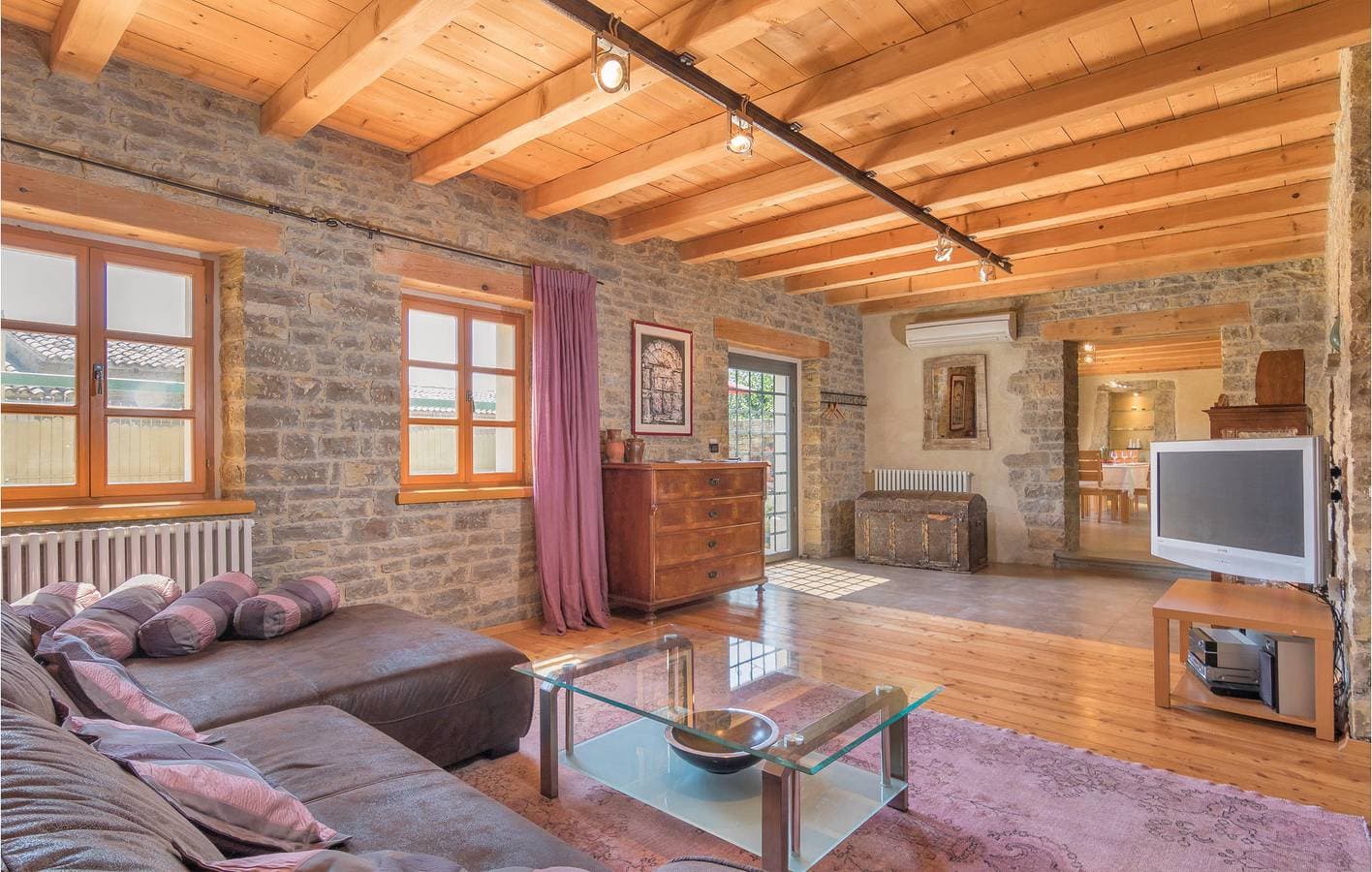 Foto 3 von 42: Reizende 2-Zimmer-Wohnung mit Pool in der Nähe des Zentrums von Grožnjan und der Taverna Bastia