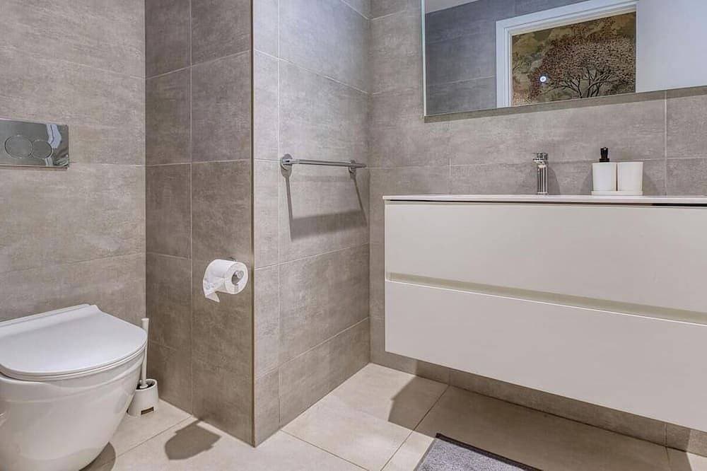 Foto 7 von 30: Luxury Living with Pool in Mercury Tower