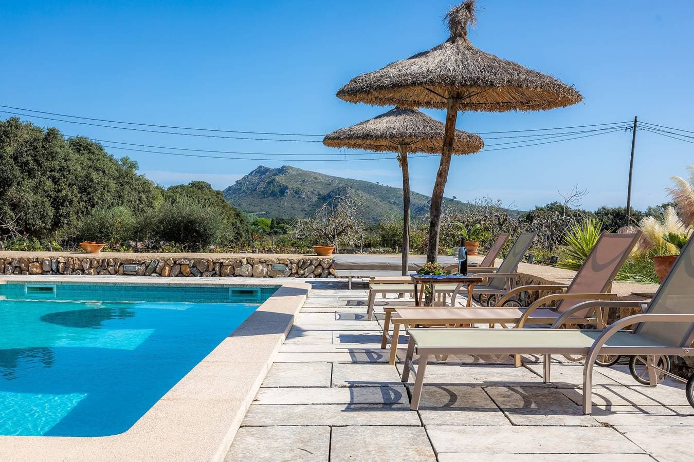 Foto 3 von 27: Ferienhaus Son Frare mit Bergblick, WLAN, Garten, Pool, Balkon und Terrassen; Parkplätze vorhanden