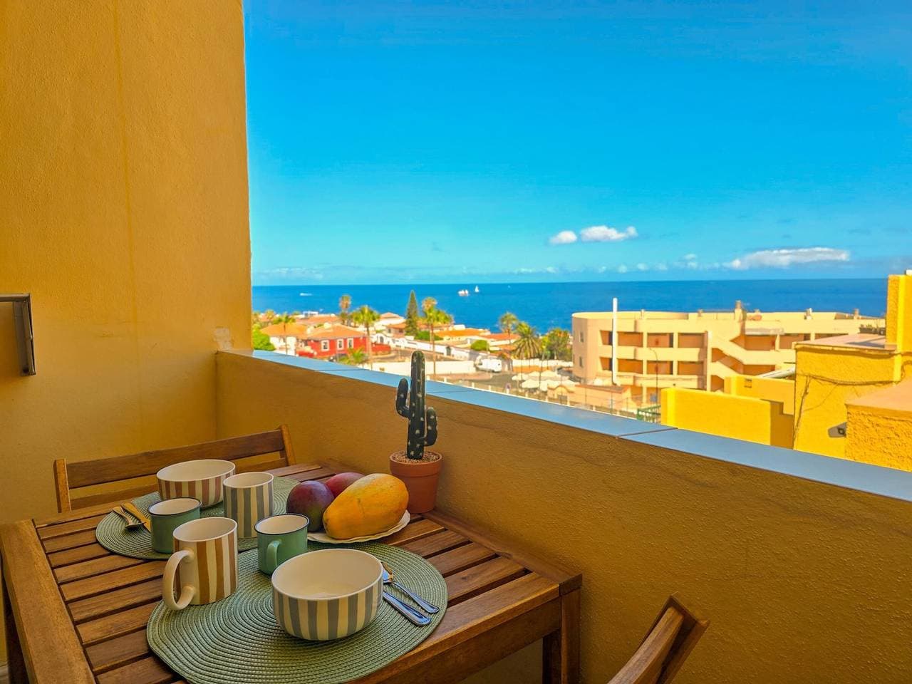 Gemütliche Unterkunft mit Terrasse und Pool am Playa La Arena 1