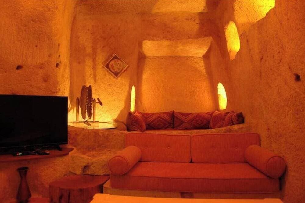 Foto 9 von 25: Anitya Cave House with Turkish Bath – Historic Winery Retreat