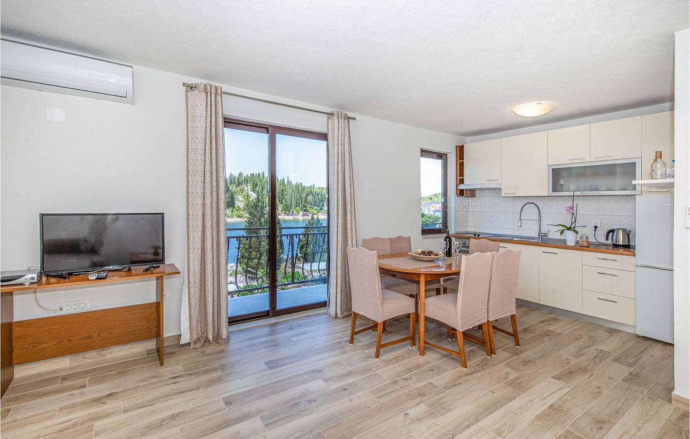 Foto 6 von 46: Gemütliche 70 m² große Wohnung mit Terrasse, WLAN und 300 m entferntem Strandzugang