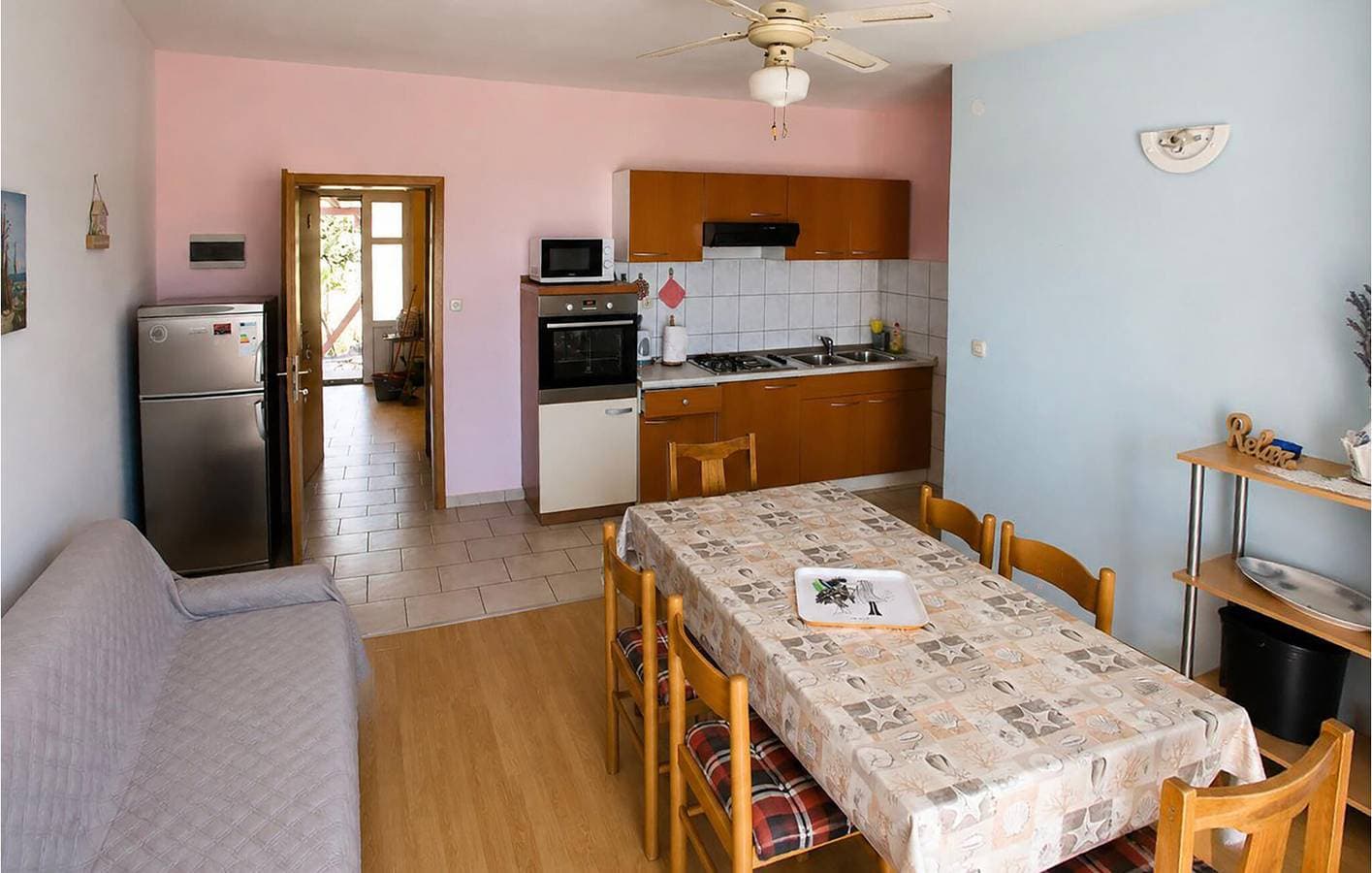 Foto 9 von 23: Gemütliche 300 m zum Strand: Klimatisierte Wohnung mit Terrasse und Parkplatz