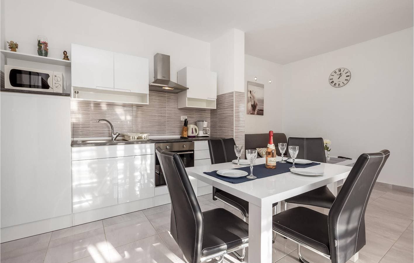 Foto 5 von 25: Gemütliche Ferienwohnung mit Meerblick, Terrasse, Parkplatz und WLAN in Supetarska Draga