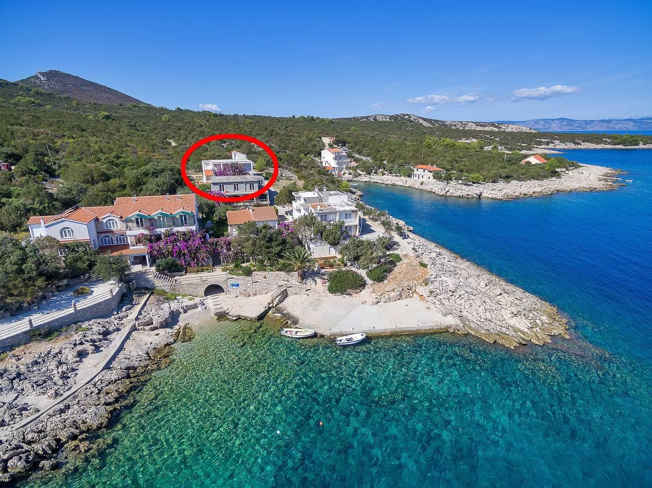 Foto 8 von 36: 2-Zimmer-Ferienwohnung am Strand Bucht Pokrivenik, Hvar -a
