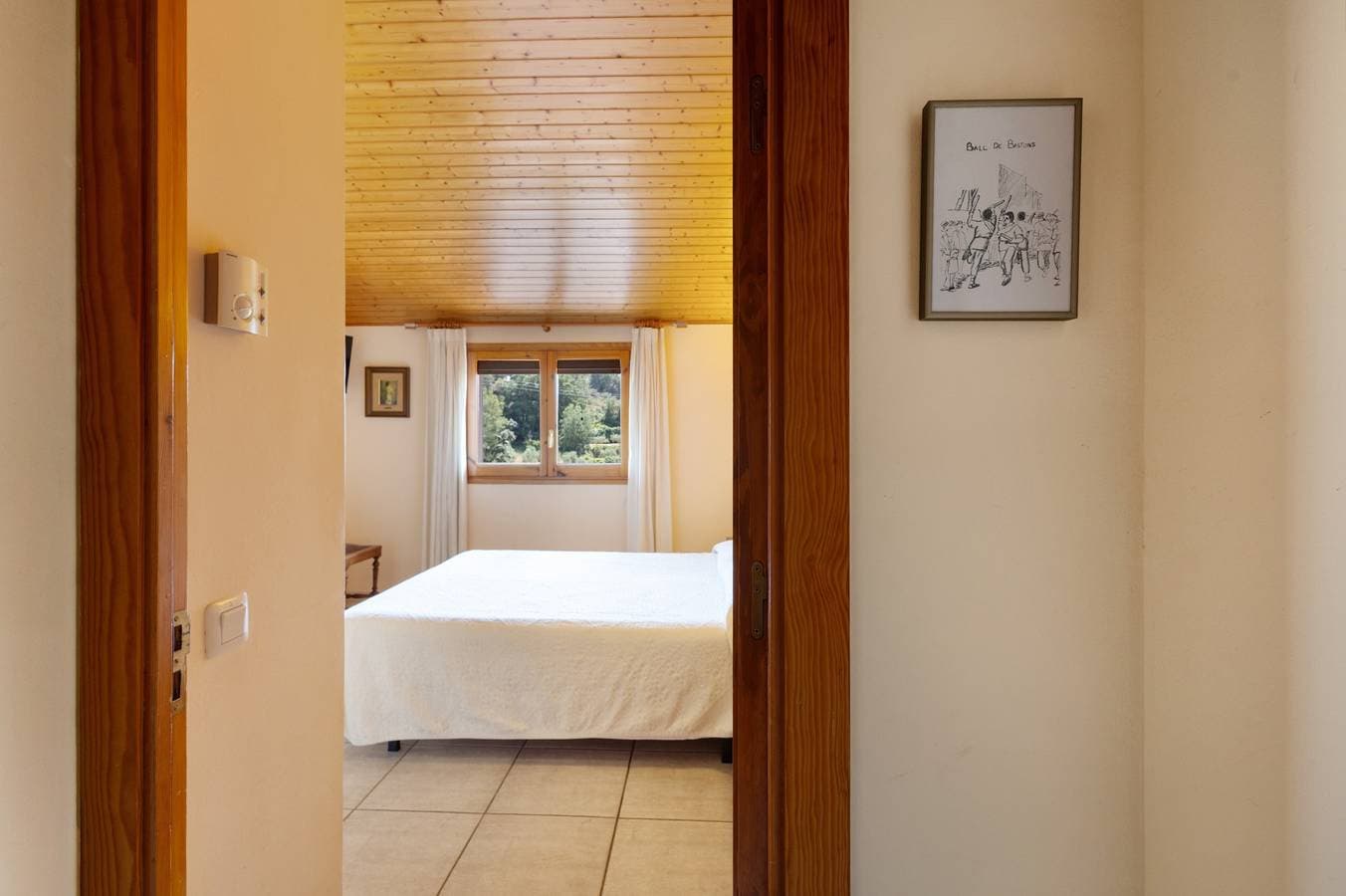 Foto 10 von 23: Zimmer mit Frühstück 'Ball De Bastons', Bergblick, WLAN & Klimaanlage
