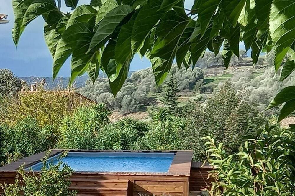 Foto 13 von 19: U Sole first floor of a villa with communal swimming pool
