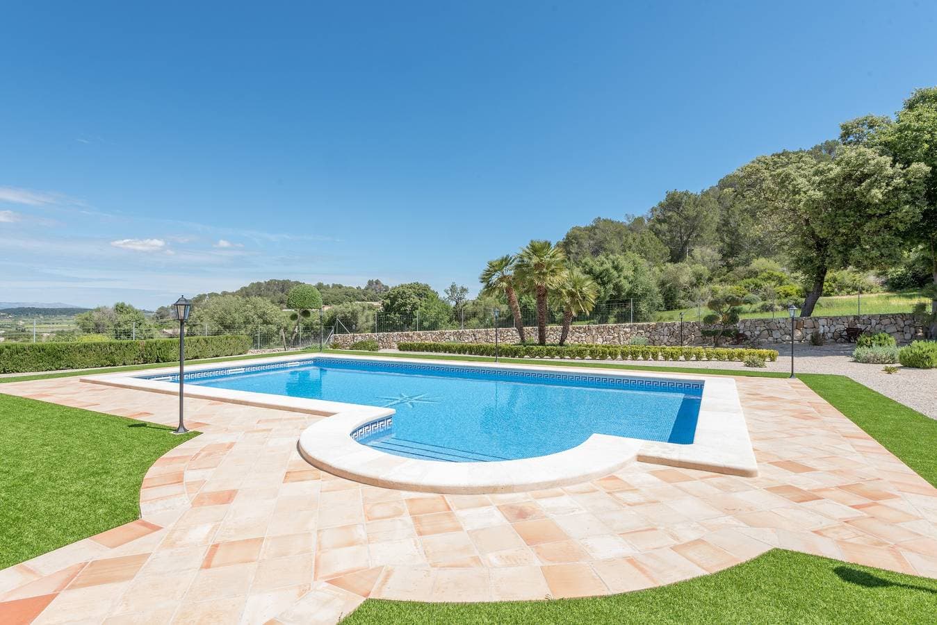 Foto 3 von 23: Typische mallorquinische Villa „S'Era de Son Roig“ mit Garten, Pool und WLAN