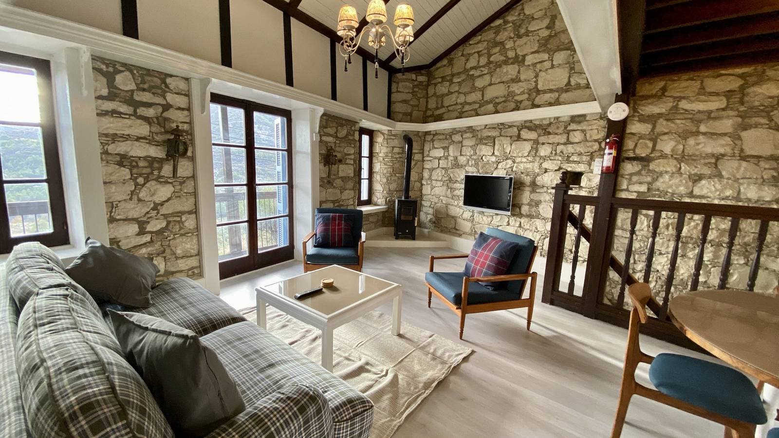 Leonys House 1