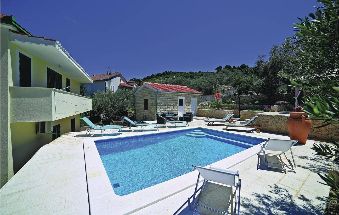 Foto 6 von 29: Gemütliche Ferienwohnung mit Meerblick, Pool, Terrasse und Küche – 2 km vom Strand entfernt