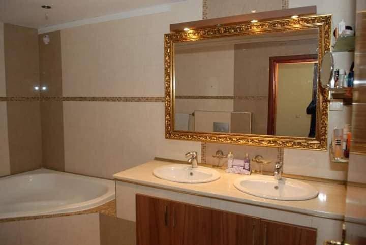 Foto 12 von 12: Basic Triple Room with Shared Bathroom