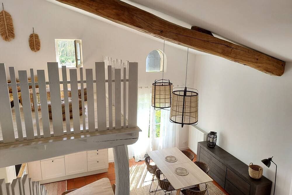 Foto 9 von 16: Charming Cottage for 2–4 Guests, in a Park with Swimming Pool