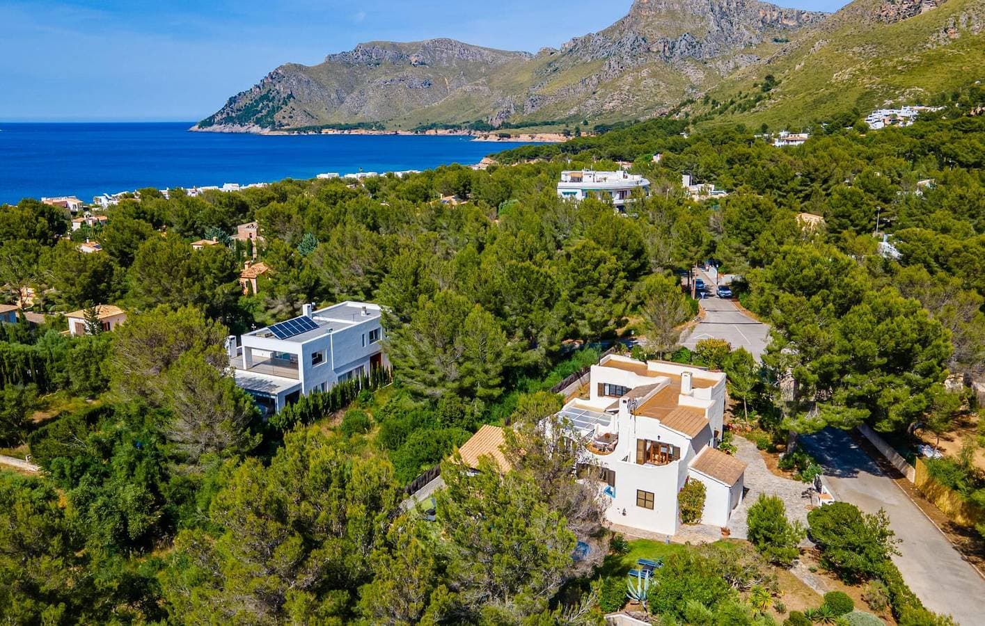 Foto 3 von 46: Meerblick-Paradies mit Pool, Terrasse und Grill
